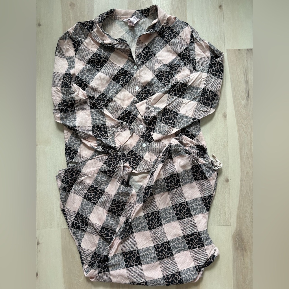 Victorias Secret Medium Short Pink Pajama Set Flannel Plaid Cozy Long Sleeved